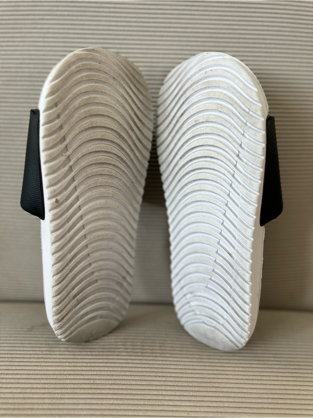 Nike Women’s Kawa Slide in the Black/Vivid Pink size 9 - Picture 7 of 8